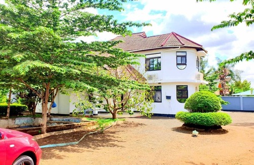 Arusha House | Spacious 5-bedroom House with free WiFi in Njiro, Arusha