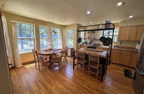 Three Rivers House | Spacious 5-bedroom house with close proximity to Mt. Bachelor and Sunriver.