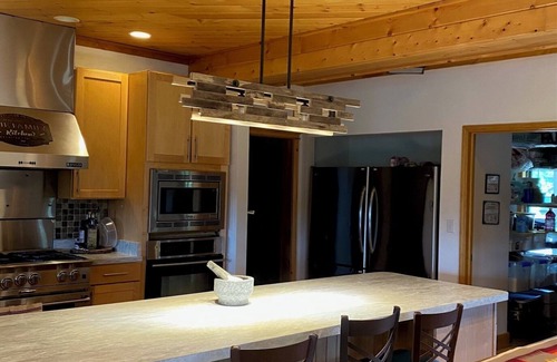 Sissonville Cabin | Spacious 5-bedroom lodge with WiFi and AC in peaceful countryside of Kenna,WV