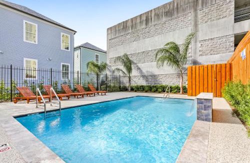 Faubourg Lafayette Apartment | Spacious 5 BR Retreat - Pool - Near It All!