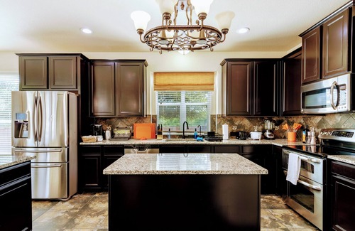 West San Antonio House | Spacious 5bed/3.5bath Private Yard/SeaWorld/BMT/Six Flags