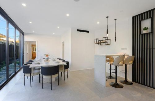 Kingsgrove House | Spacious 5BR Family Haven in Kingsgrove for 12ppl