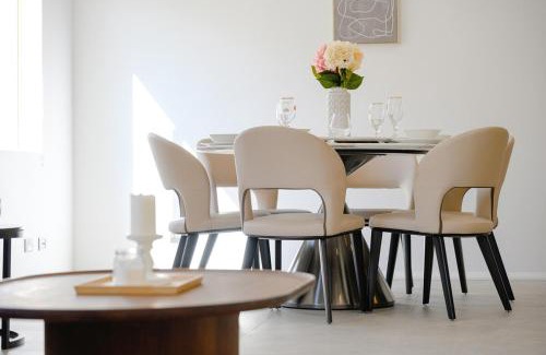 Kingsgrove House | Spacious 5BR Family Haven in Kingsgrove for 12ppl