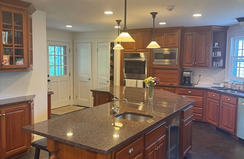 Fairfield House | Spacious 5BR in Fairfield–Walk to Town, Near Beaches & Across from Fairfield U