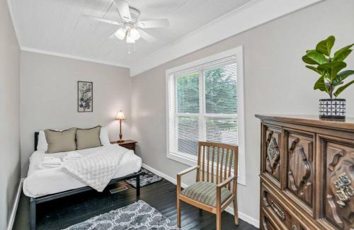 Columbia House | Spacious 5BR - Pet Friendly