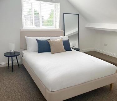 Oxford House | Spacious 6-Bed Home With 4 Parking Spaces