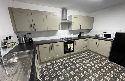 South Shore House | Spacious 6-Bedroom Home in Blackpool - Sleeps 16