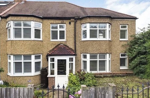 South Norwood House | Spacious 6-bedroom house in charming London with WiFi