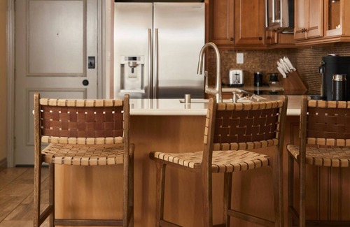 Carlsbad Condo | Spacious '60s Inspired Retreat- 10 minutes to beaches in La Costa, Carlsbad, CA