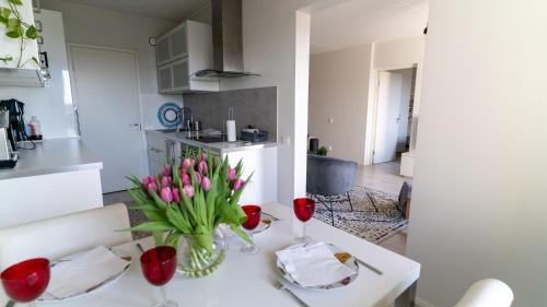 Jarvenpaa Apartment | Spacious 68m2 apartment with fabulous forest view and aircon