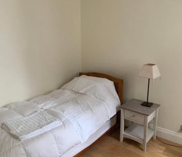 Paddington House | Spacious and Central 3 Bedroom House in Paddington
