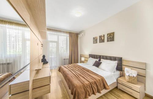 Kentron Apartment | Spacious and central apartment on Aram Street 4-3
