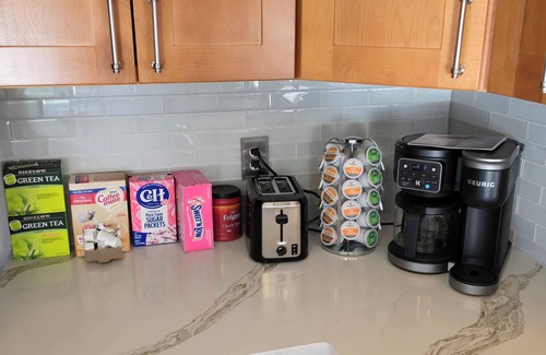 Benson House | Spacious and Charming 3-bedroom house with WiFi, AC in beautiful Omaha