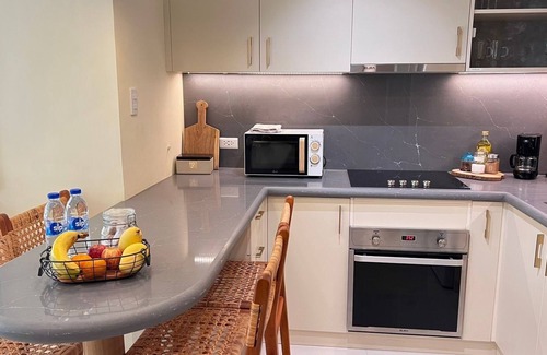 Downtown Apartment | Spacious and Cozy 3-Bedroom Apartment with WiFi, AC in Poblacion Makati