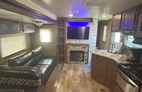 Fountain City House | Spacious and full stocked RV on the Mississippi River