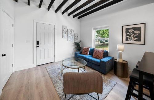 Walnut Hills House | Spacious and Modern 3BR near Downtown and Walnut Hills