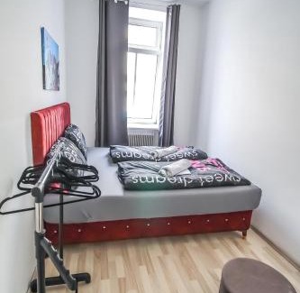 Grinzing House | Spacious Apartment in Floridsdorf Area PR9