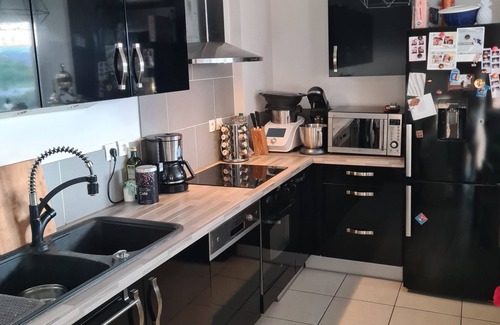 Le Rouet Apartment | Spacious apartment near Périer metro station and Parc 26e Centenaire