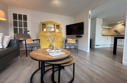 Baaiduinen Apartment | Spacious apartment on the ground floor with large sunny terrace.