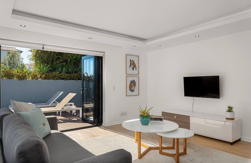 Flora Park Apartment | Spacious Bantry Bay Retreat - Ocean Views