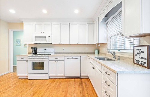 North Beach Haven House | Spacious Beach House for Family Memories Only 3 min walk to beach!