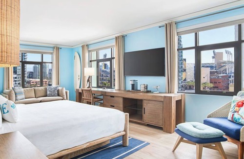 East Village Hotel | Spacious Beach-Themed Room w/Rooftop Bar & Pool