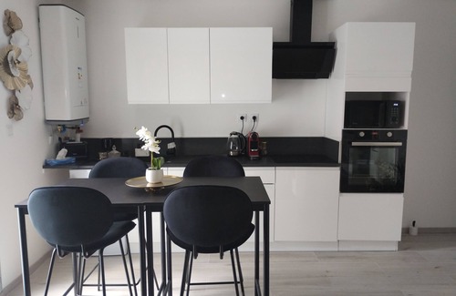 Charly Apartment | Spacious, bright studio with terrace in a quiet residence