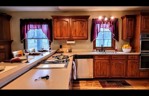 Russell Cottage | Spacious centrally located cottage near the Allegheny Reservoir and golf courses