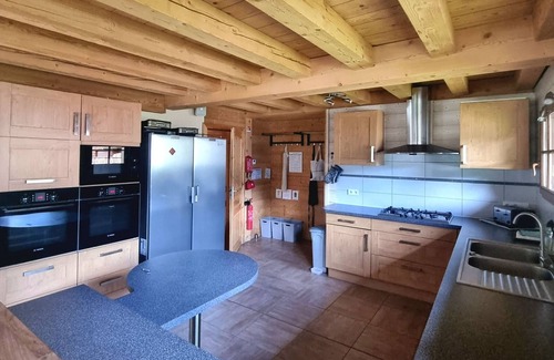 Chatel Ski Chalet | Spacious chalet for 14, sauna & jacuzzi