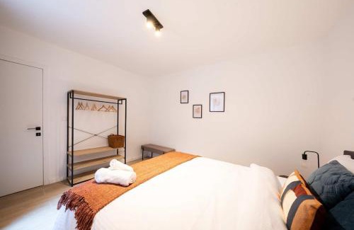 South Antwerp Apartment | Spacious City Getaway for 8 in Antwerp