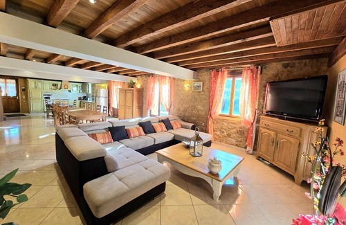Calviac-en-Perigord Cottage | Spacious Country House with Garden, Near Sarlat and Dordogne Sites