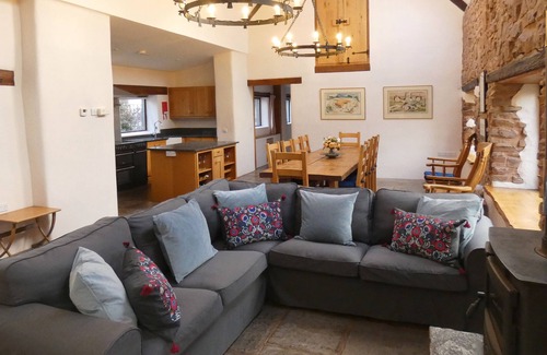 Cullompton House | Spacious Converted Barn on a Flower Farm, Devon Countryside, Family Friendly
