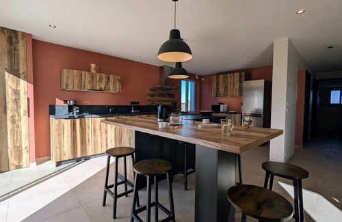 Tence Cottage | Spacious cottage for 10 pers. with large garden in Tence