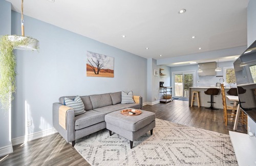 Mississauga House | Spacious Cozy Home with BBQ, Close to the Airport
