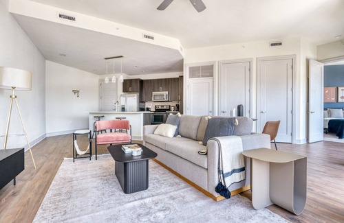 West End Apartment | Spacious Downtown 1 BR w/Gym, W/D, Pool, walk to 6th St, by Blueground