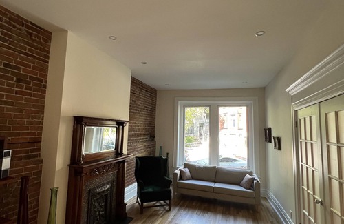Shaughnessy Village Apartment | Spacious Downtown Montreal Apt-4BR/2BA, Free Wifi, Washer/dryer