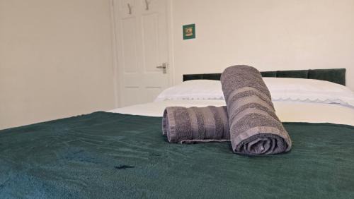 Bury Apartment | Spacious Entire House with Free Parking Perfect for Relocators Contractors and Long Term Stays