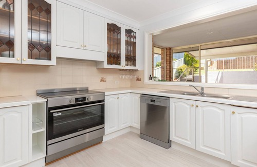 Forster House | Spacious family getaway in style on a quiet street.