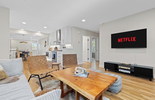Berkley House | Spacious Family Haven ~ Hot Tub, Pool & Ping Pong, Movie Room!