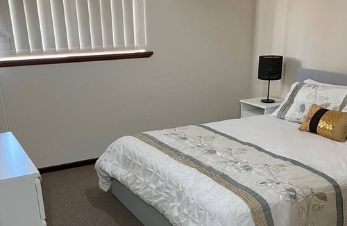 Dianella House | Spacious Family Retreat