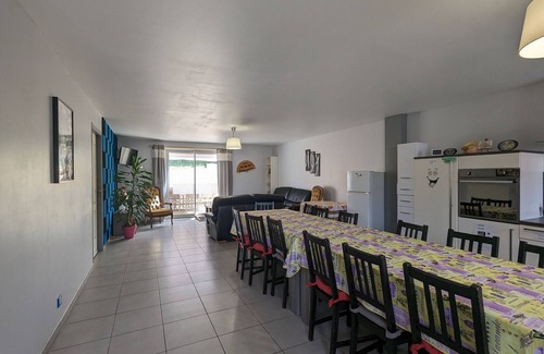 Neuvy-Saint-Sepulchre Bed & Breakfast | Spacious Room with Private Bath, Shared Kitchen, and Breakfast Included in Neuvy-Saint-Sépulchre