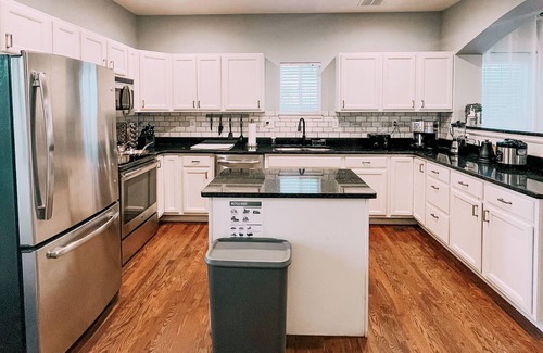 Berkley House | Spacious, Fun, Great for Large Groups 10 min from downtown!