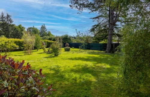 Monteaux Cottage | Spacious Gîte, Beautiful Grounds, Services and Heated Pool