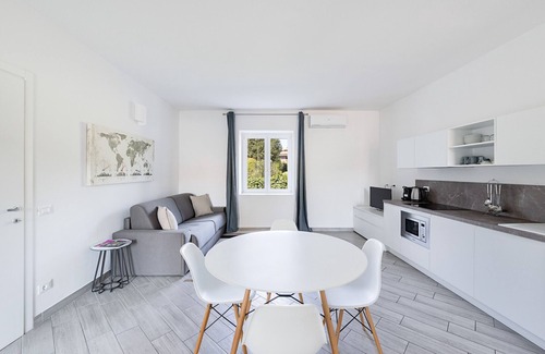 Soiano del Lago Apartment | Spacious ground floor apartment with pool