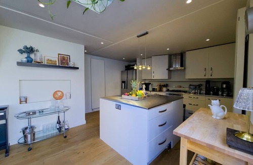 Limehouse House | Spacious Home with Conservatory Dining | PTK