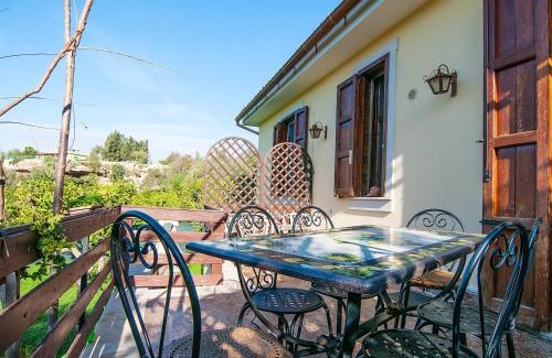 Noto Marina House | Spacious house in Lido di Noto with terrace and garden