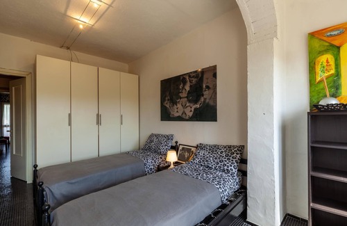 Capanne-Prato-Cinquale Apartment | Spacious Apartment "Casa Caterina" with shared Garden, Terrace, A/C & Wi-Fi