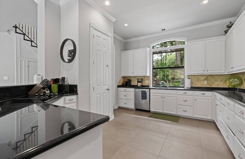 Montview Harbor Apartment | Spacious Lake House *Relaxation Mode*