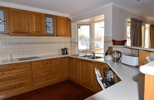 Glen Waverley House | Spacious, Lovely 4 Bed Room Family Home