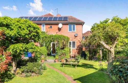 Doncaster House | Spacious Luxurious Serviced Accommodation